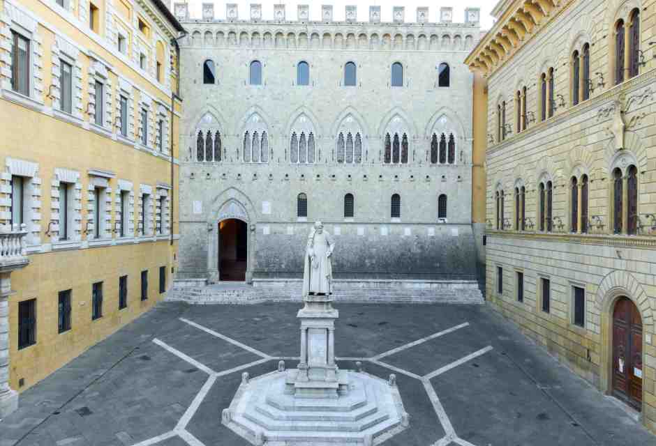 Oltre il processo a Lovaglio. Le sfide di Mps per convincere il mercato sulla partita centrale del risiko bancario