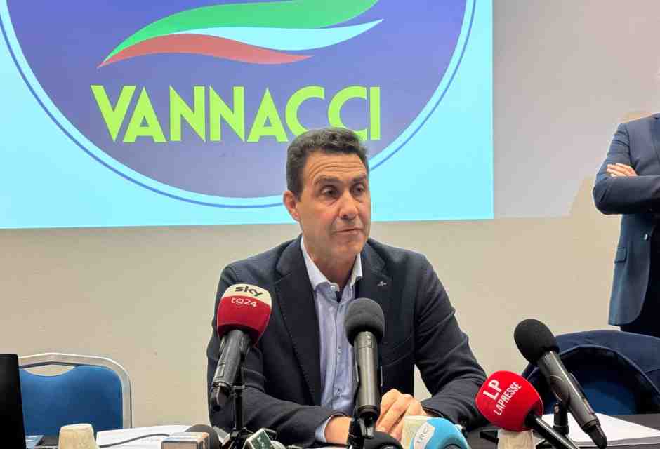 Vannacci arriva a Roma e incalza Meloni e Salvini su sicurezza e Iran