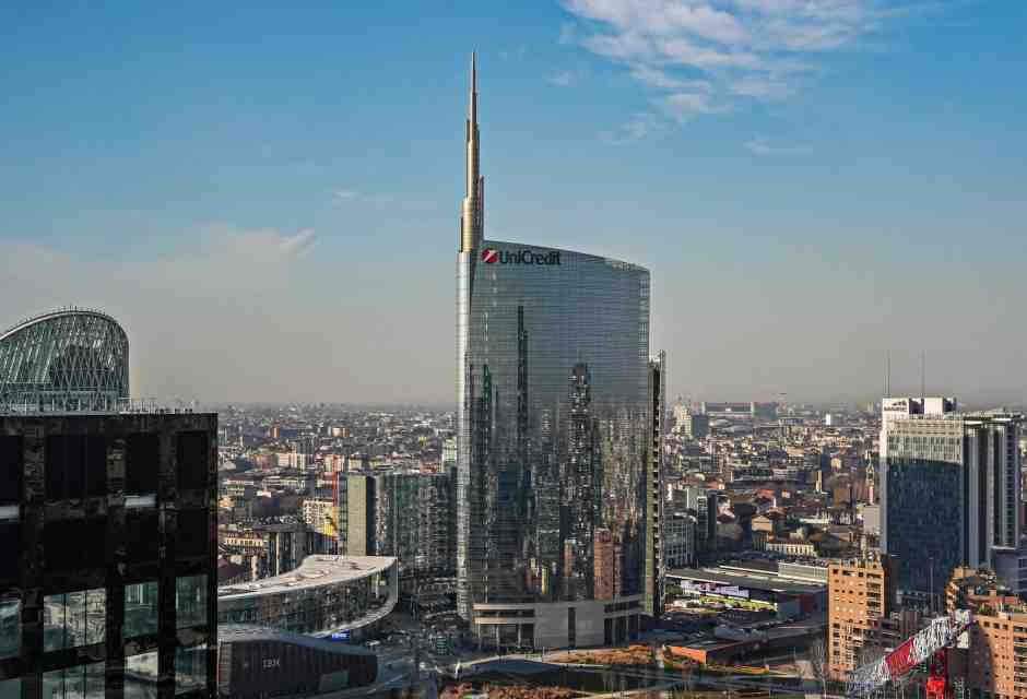 Banche, aggregazioni e limiti. Dialoghi con Passera e Profumo