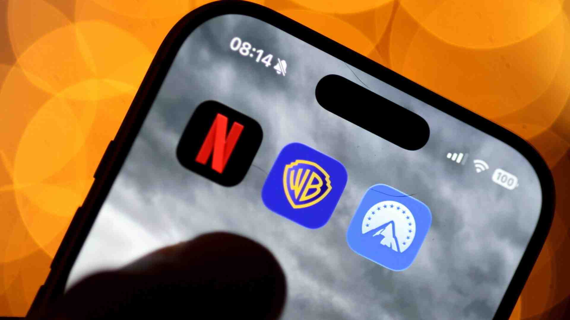 Debiti e licenziamenti: i rischi e le incognite dell’acquisizione di Warner Bros da parte di Paramount