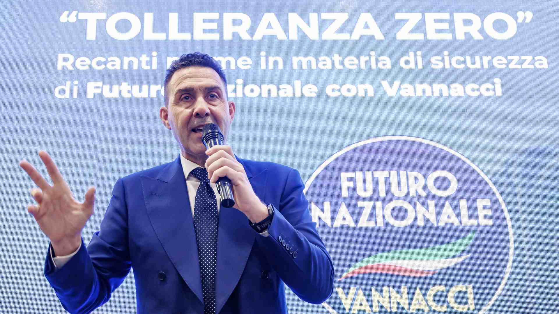 Paracadutisti su Rogoredo e biciclette sorvegliate: il futurismo nostalgico di Vannacci