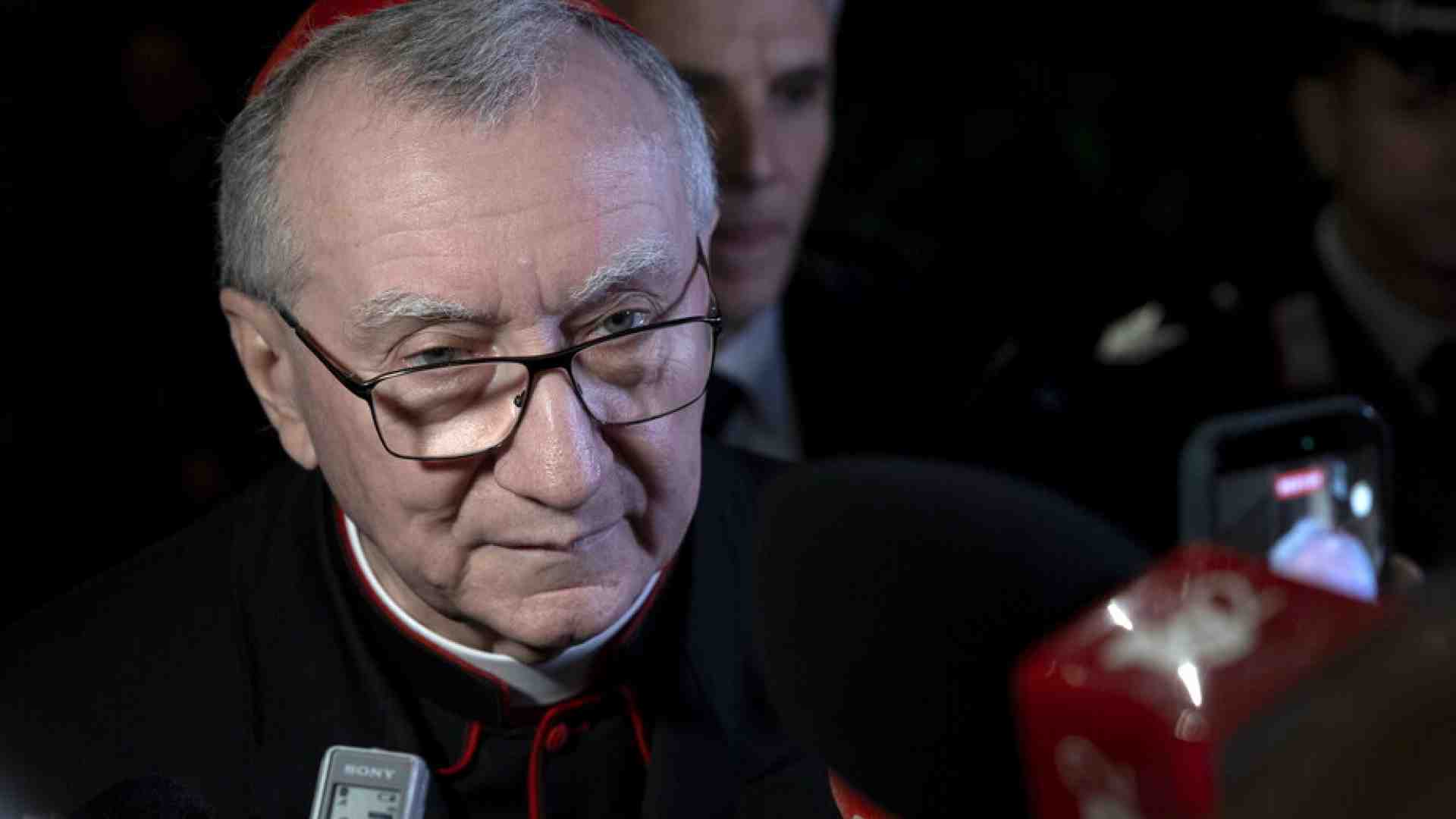 Eh no, Parolin. Le gru sono solo a Teheran