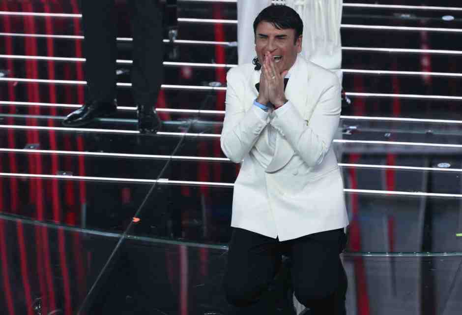 Ma quale kitsch. Sal Da Vinci sa giocare coi luoghi comuni del romanticismo