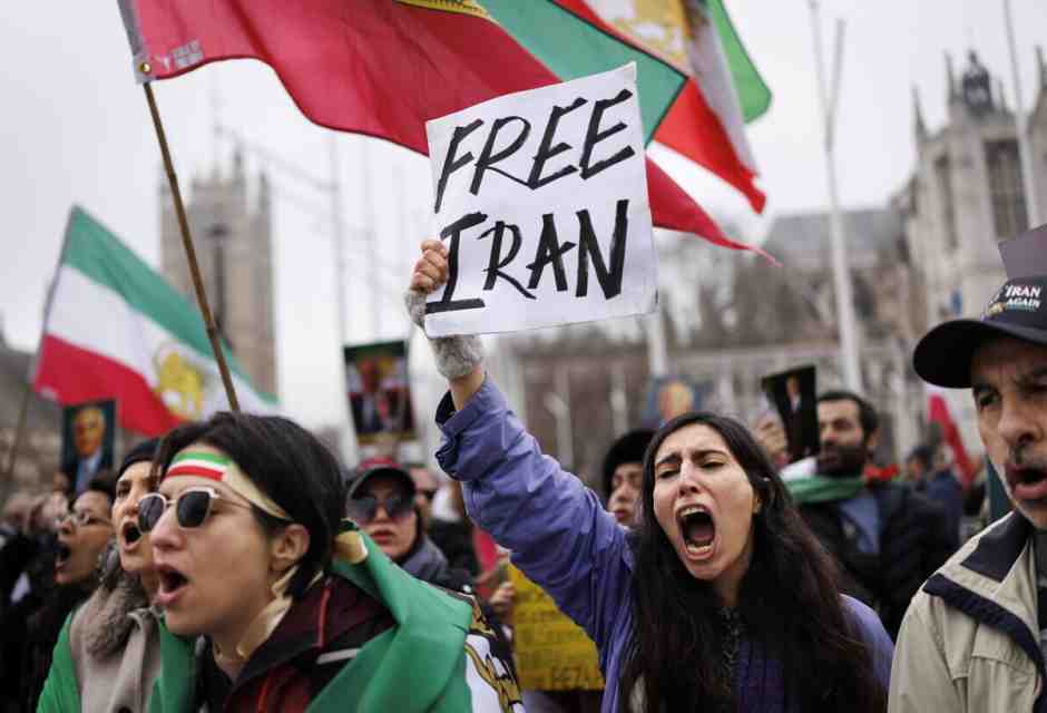 Una sfilata della stilista Sara Behbud per raccontare le donne vittime degli ayatollah