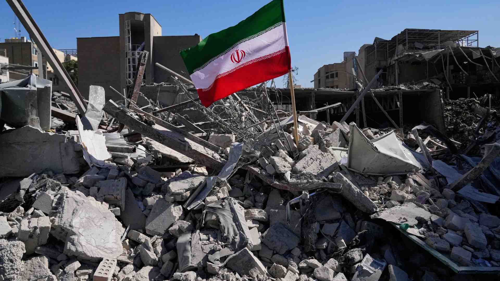 Israele colpisce ancora l’Iran, l’Europa resta a guardare