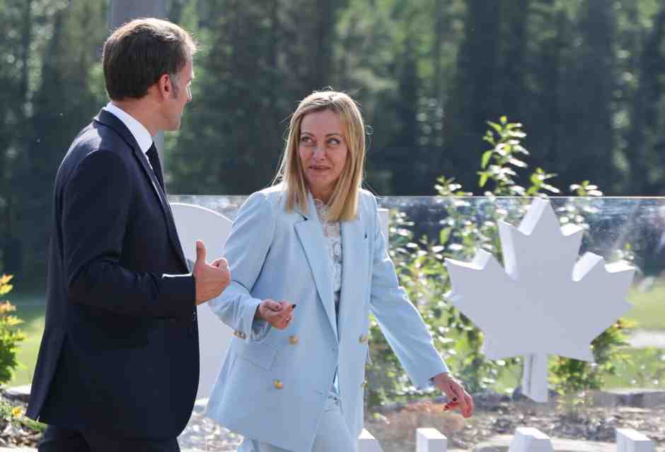 Meloni sente Macron: “Non possiamo andare in ordine sparso”. La telefonata a Zelensky