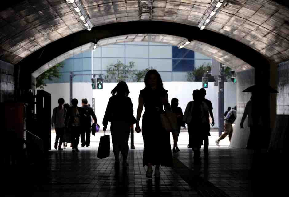 Il gender gap oltre gli slogan. Il problema non è l’ufficio, ma la casa