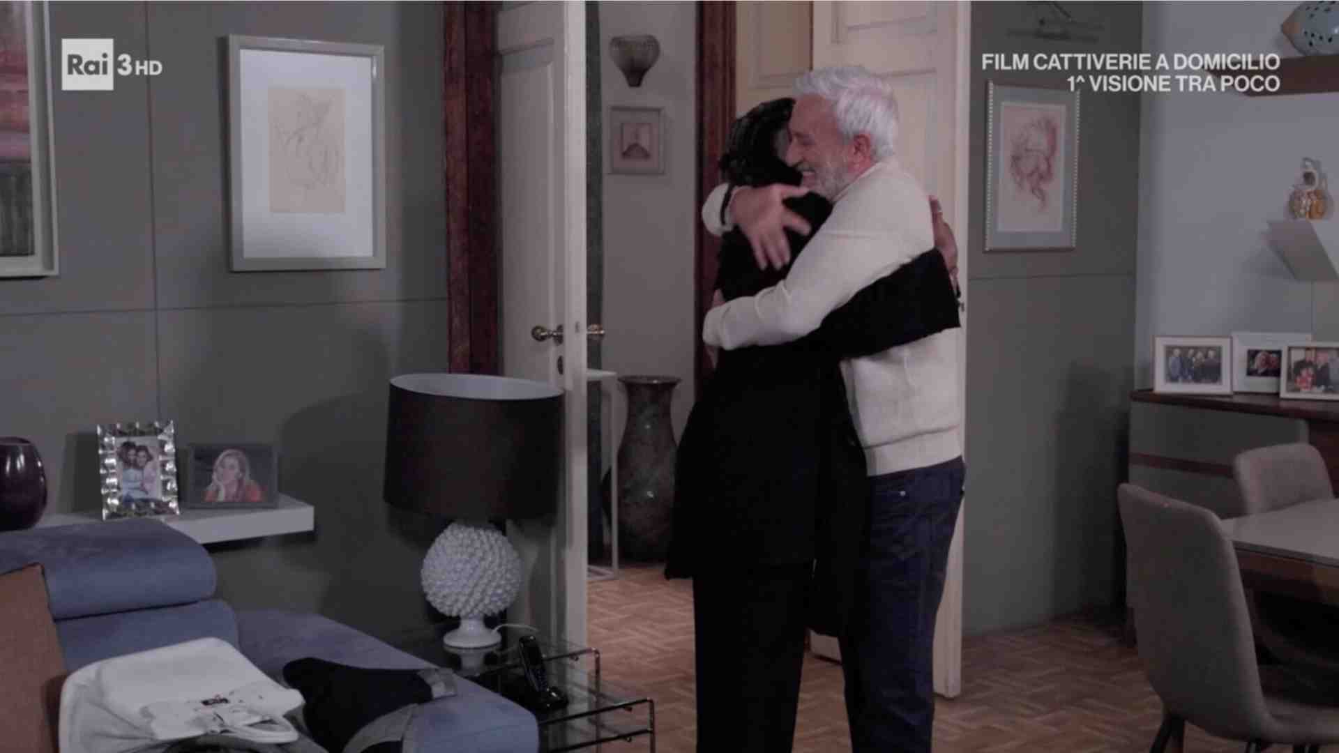 Un abbraccio che lascia di stucco in Un posto al sole