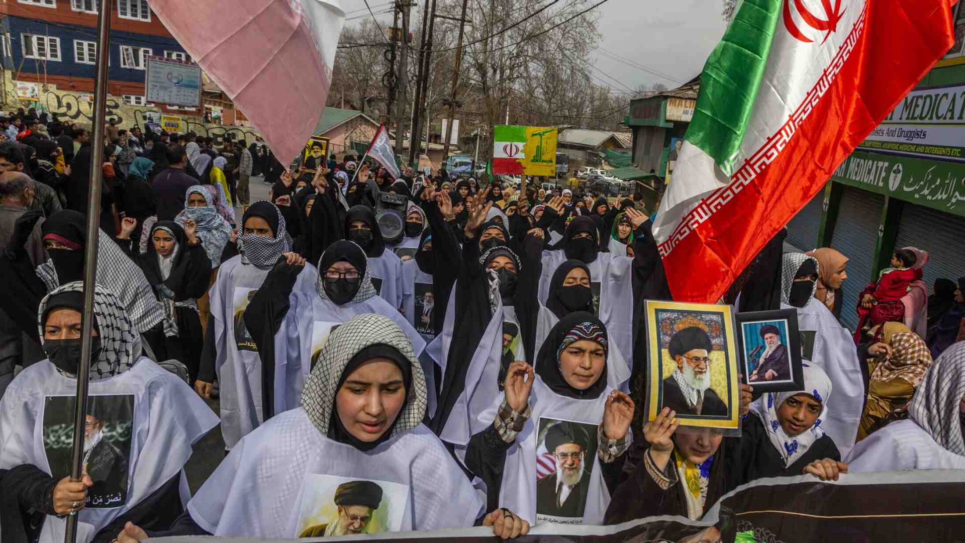 Meloni sente Starmer, Macron e Merz. Trump: "L'Iran si deve arrendere"