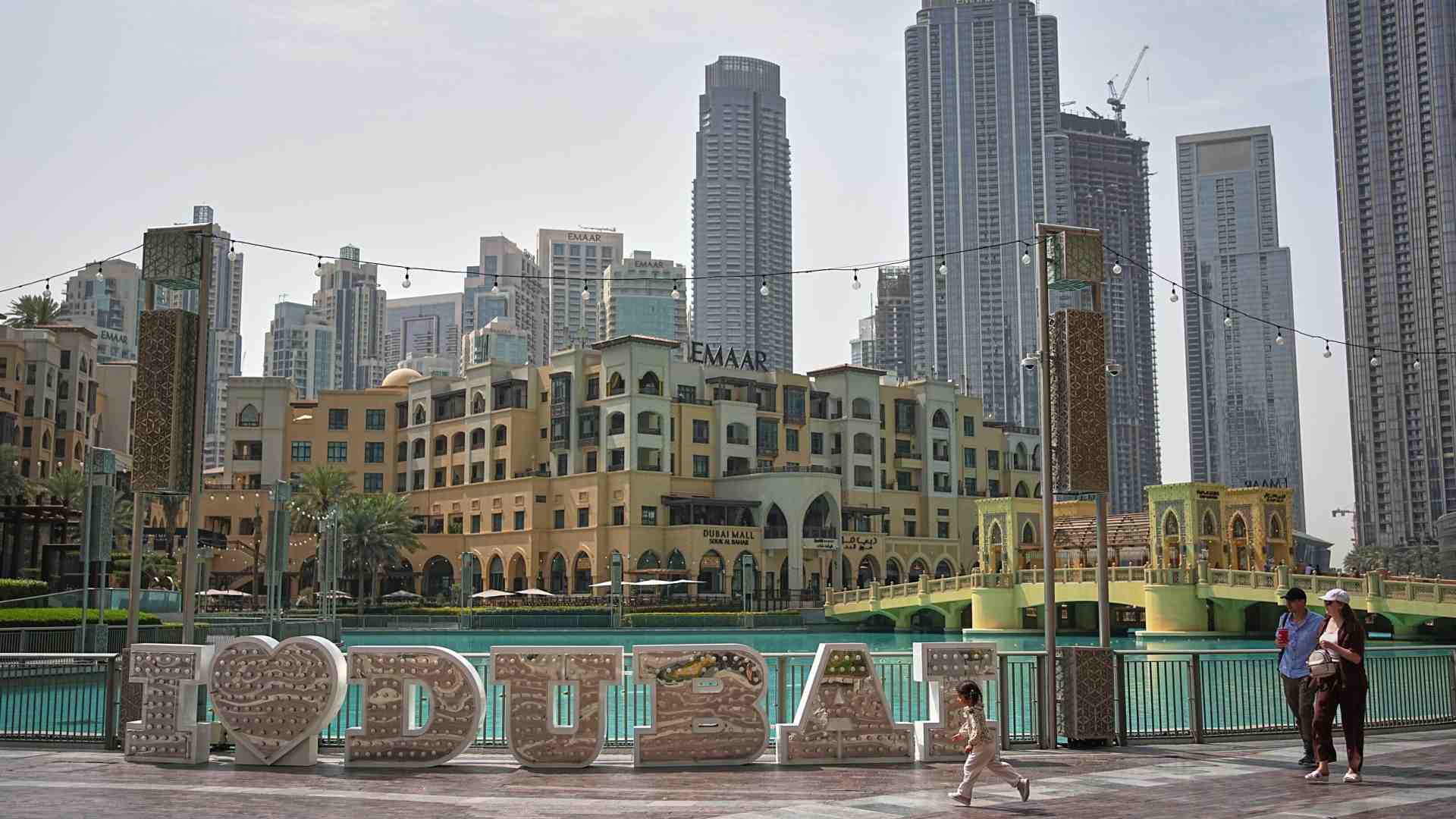 Dubai, il posto che tutti amano odiare. Intervista a Yaroslav Trofimov del Wsj