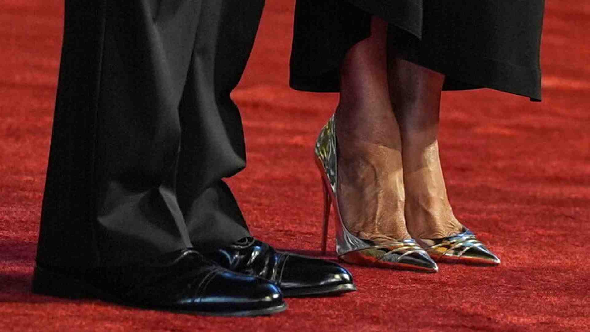 Il Maga si riconosce dalle scarpe