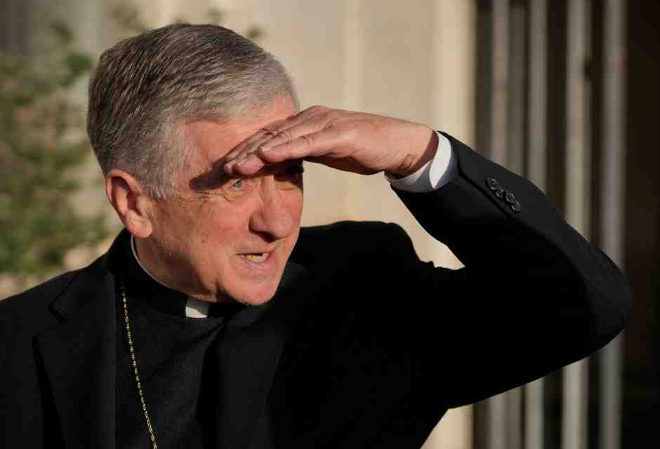 Il cardinale di Chicago attacca Trump, ma in America aspettano che parli il Papa