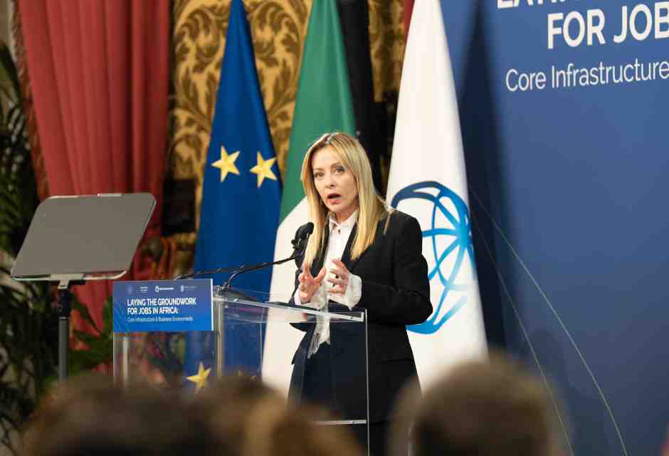 Meloni vuole le accise mobili ma il decreto in Cdm slitta. I conti del Mef e la cabina di regia al Mimit