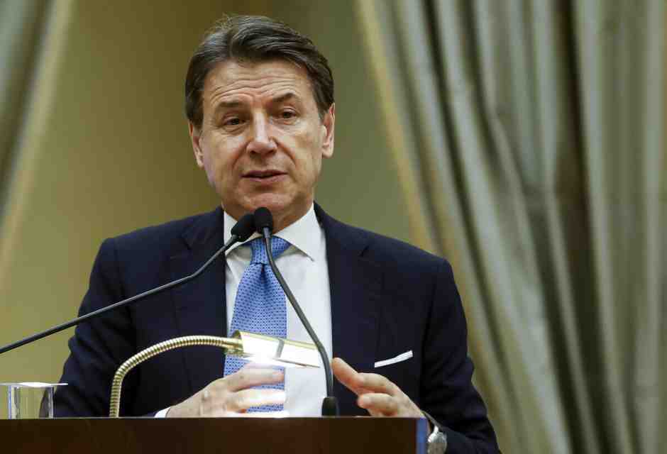 Un Conte da pace, guerra ed ex pandemia si allena per le primarie (visti i sondaggi)