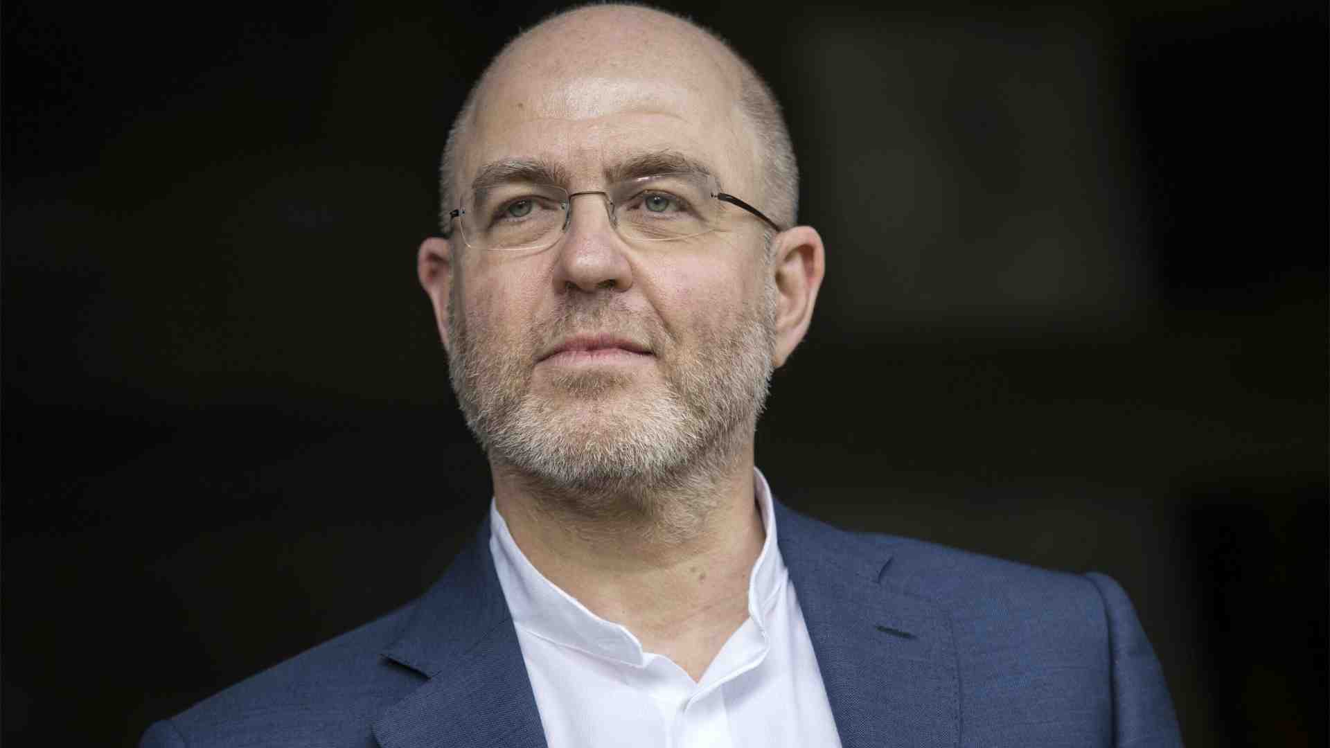 Tra il perbenista della mattina e il ladro della notte, la simpatia per il mascalzone deborda