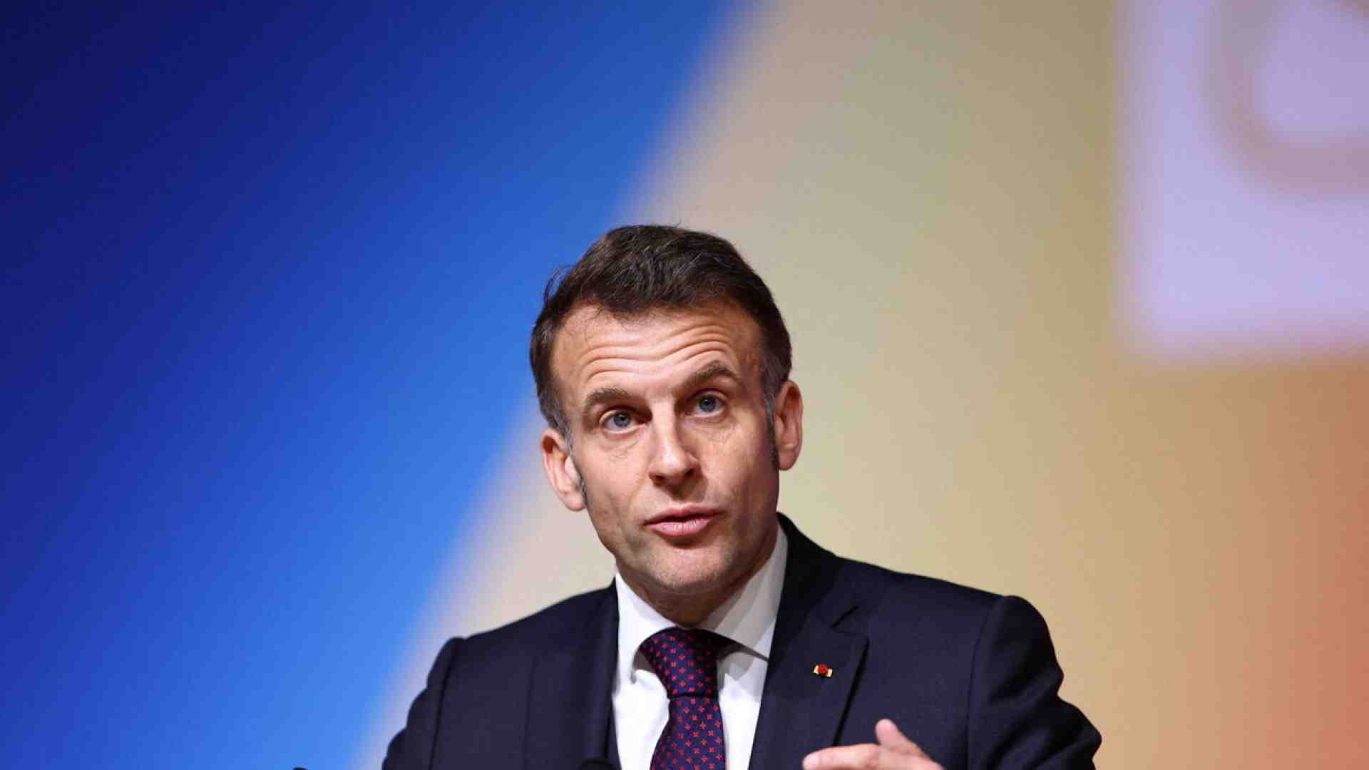 Macron sulla Charles de Gaulle rilancia la centralità di Parigi