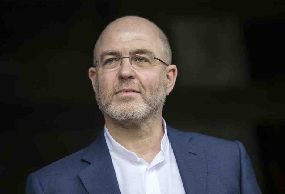 Tra il perbenista della mattina e il ladro della notte, la simpatia per il mascalzone deborda