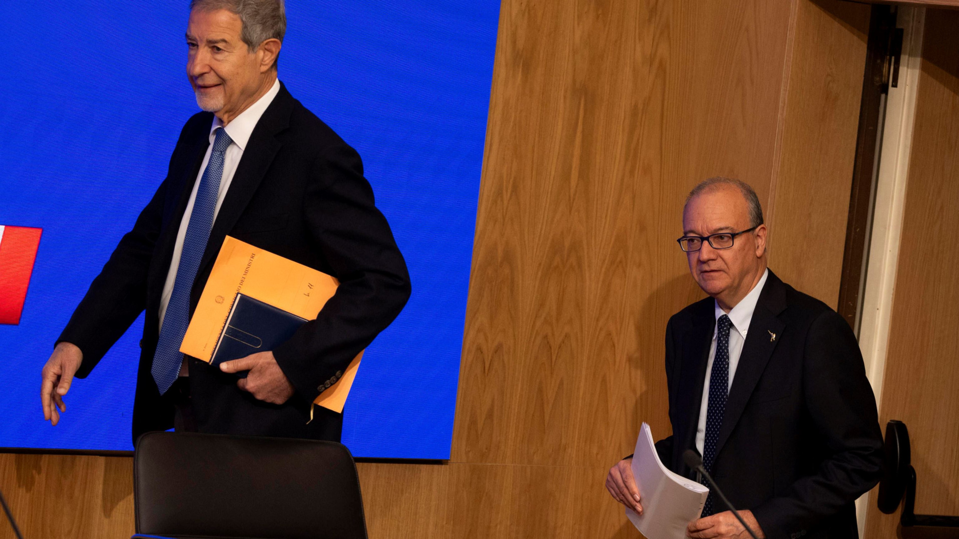 Arresti in flagranza per minacce ai prof. Freno ai corsi gender