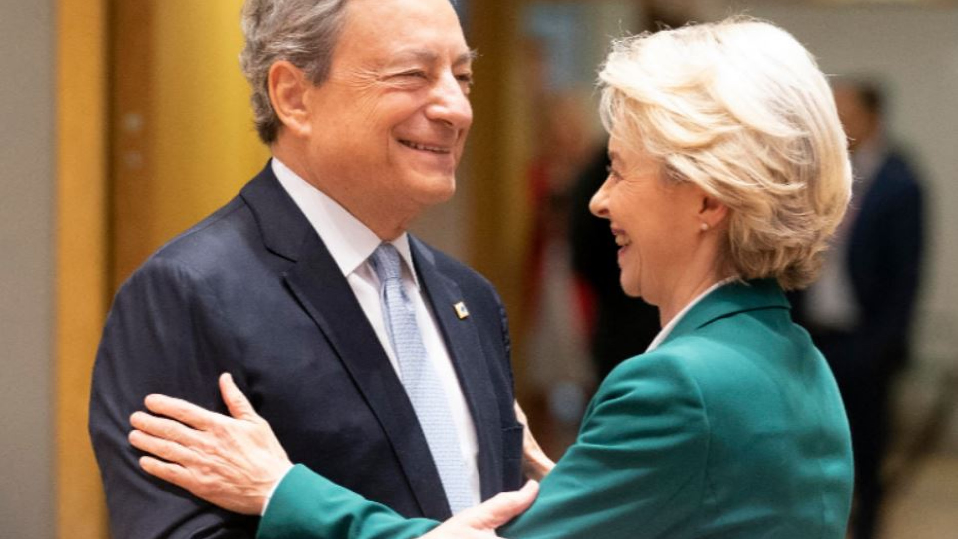 Perché Draghi «imbarazza» destra e sinistra