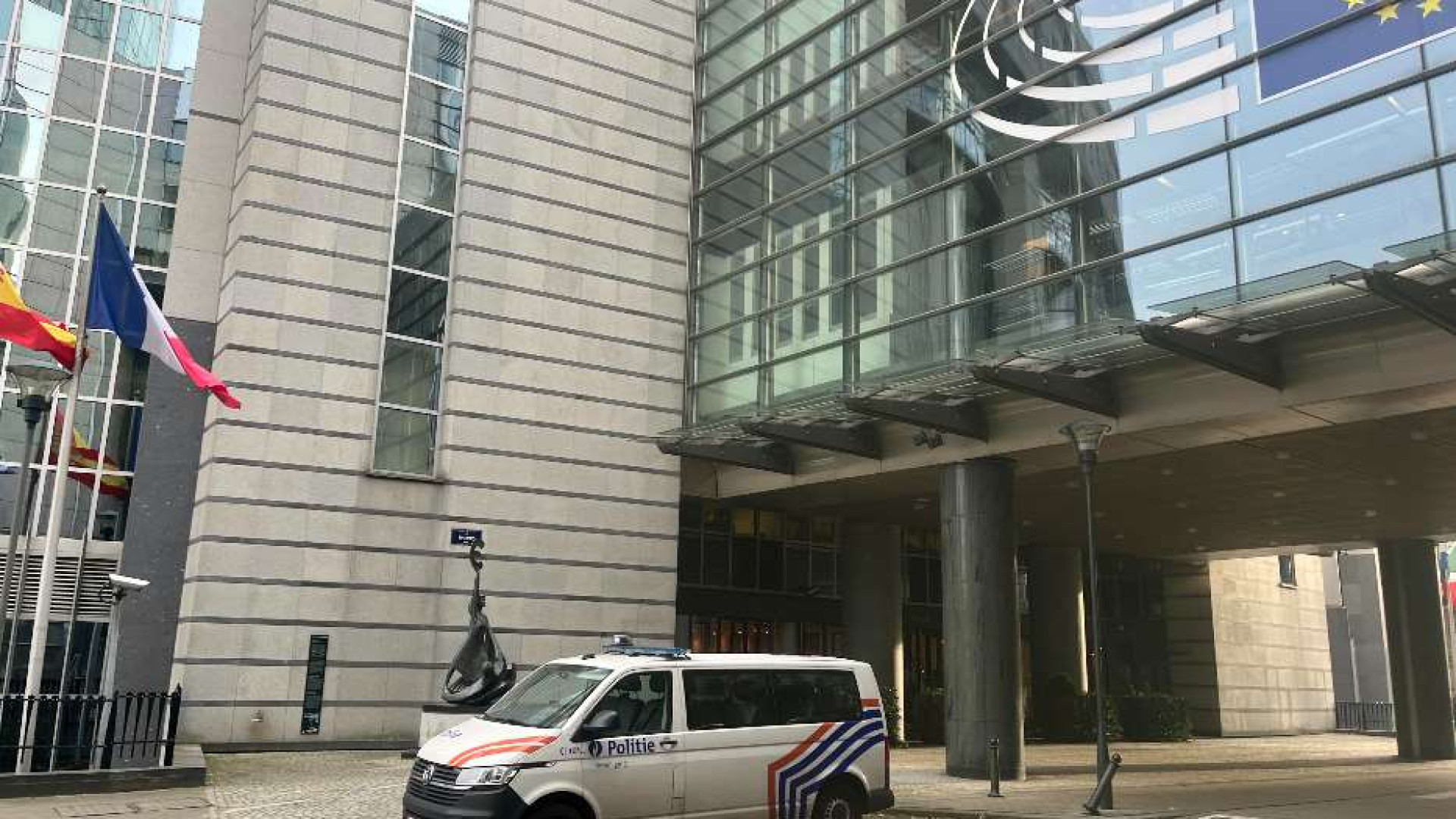 Pressing dei leader Ue sull'Eurocamera. I giudici: rete corruttiva estesa