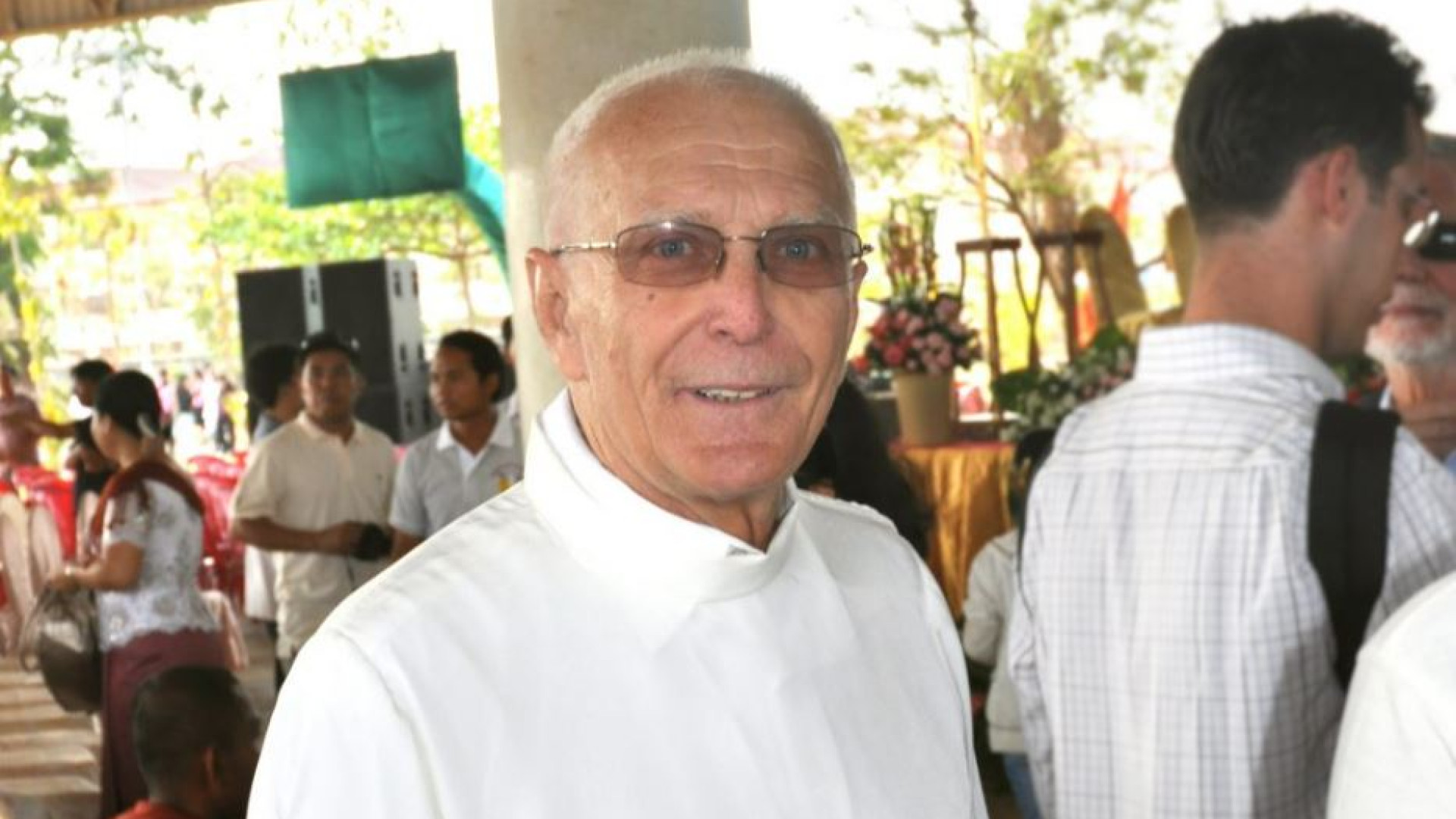 Morto padre Ponchaud, testimone dei massacri dei khmer rossi in Cambogia