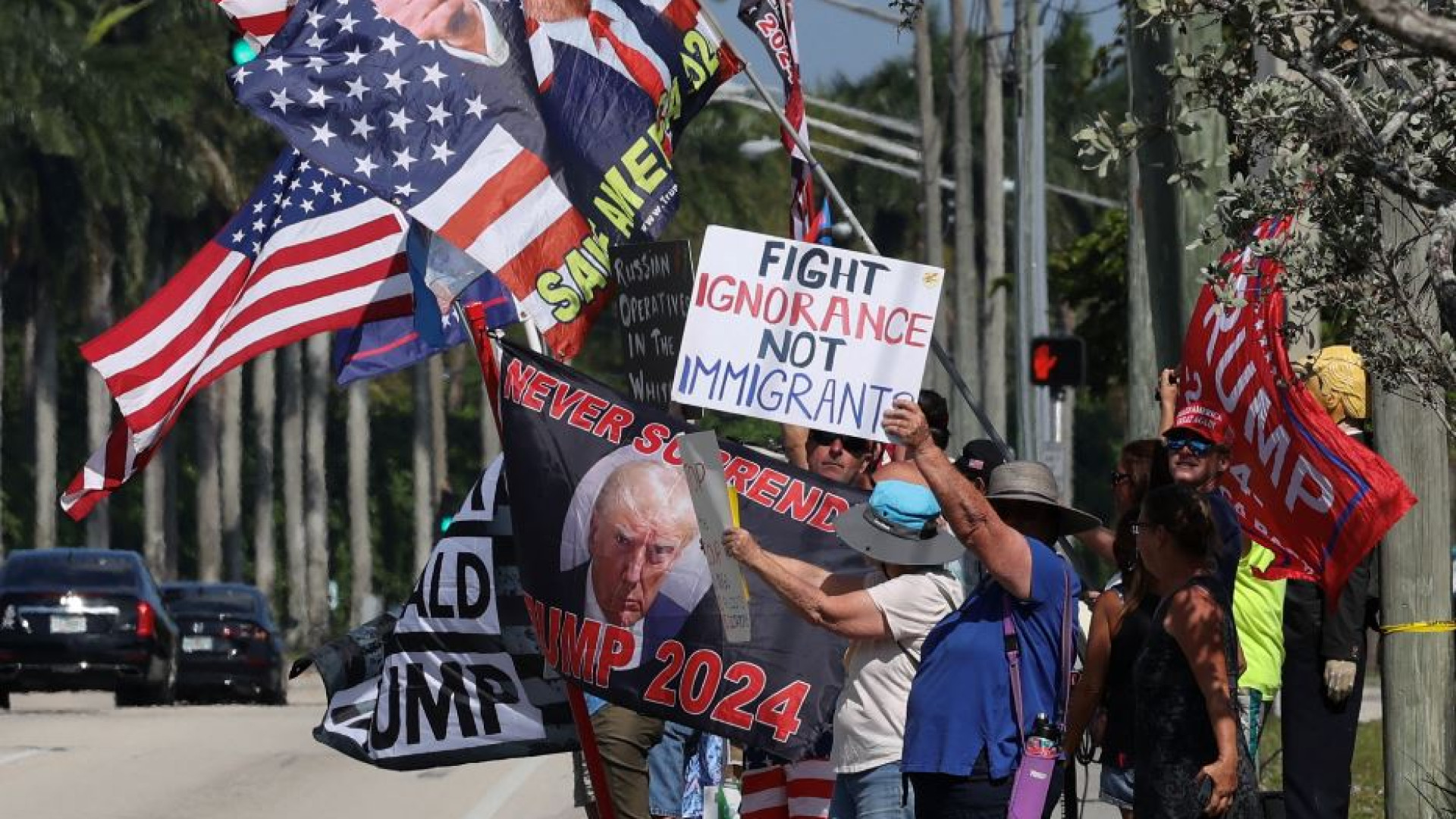 Perché Trump scrive che si deve pensare meno a Putin e più a migranti «stupratori»