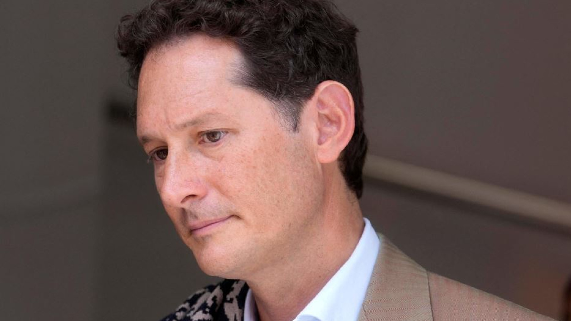 Elkann, messaggio al Governo: «Per Stellantis un futuro forte in Italia»