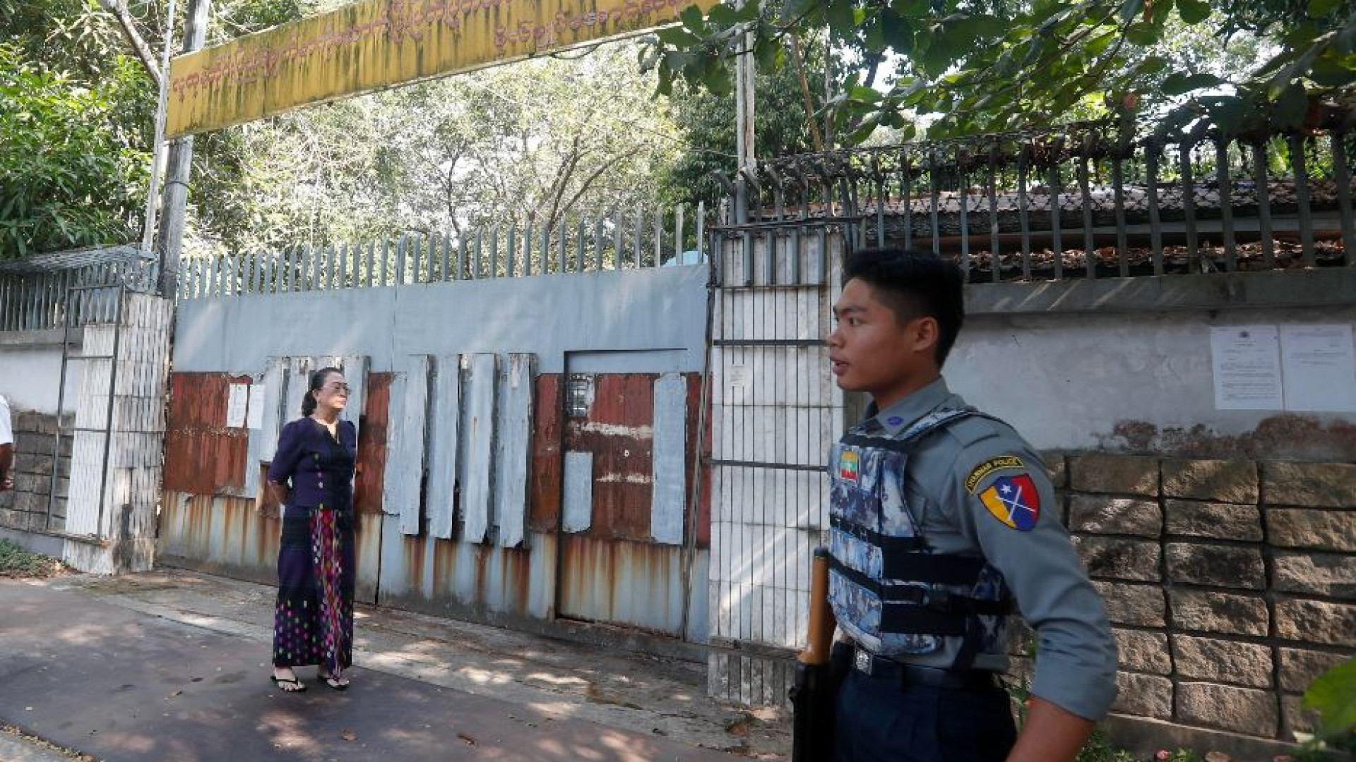 L'appello del figlio di Suu Kyi: «Fatemela rivedere»