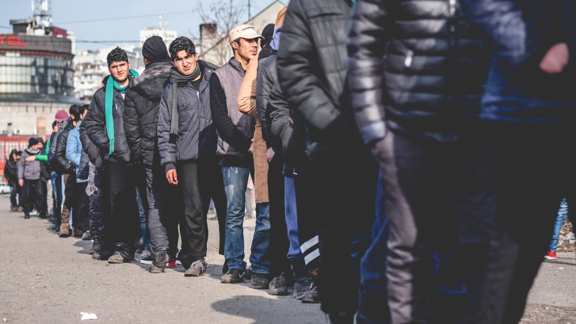 Ingressi dimezzati lungo la rotta balcanica, ma a Trieste migranti al gelo