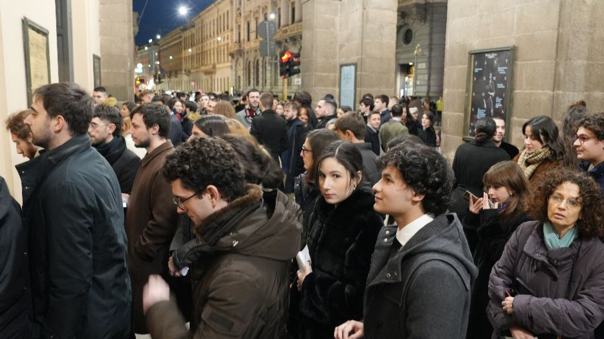 Le notti in coda, la passione dei loggionisti e la prima