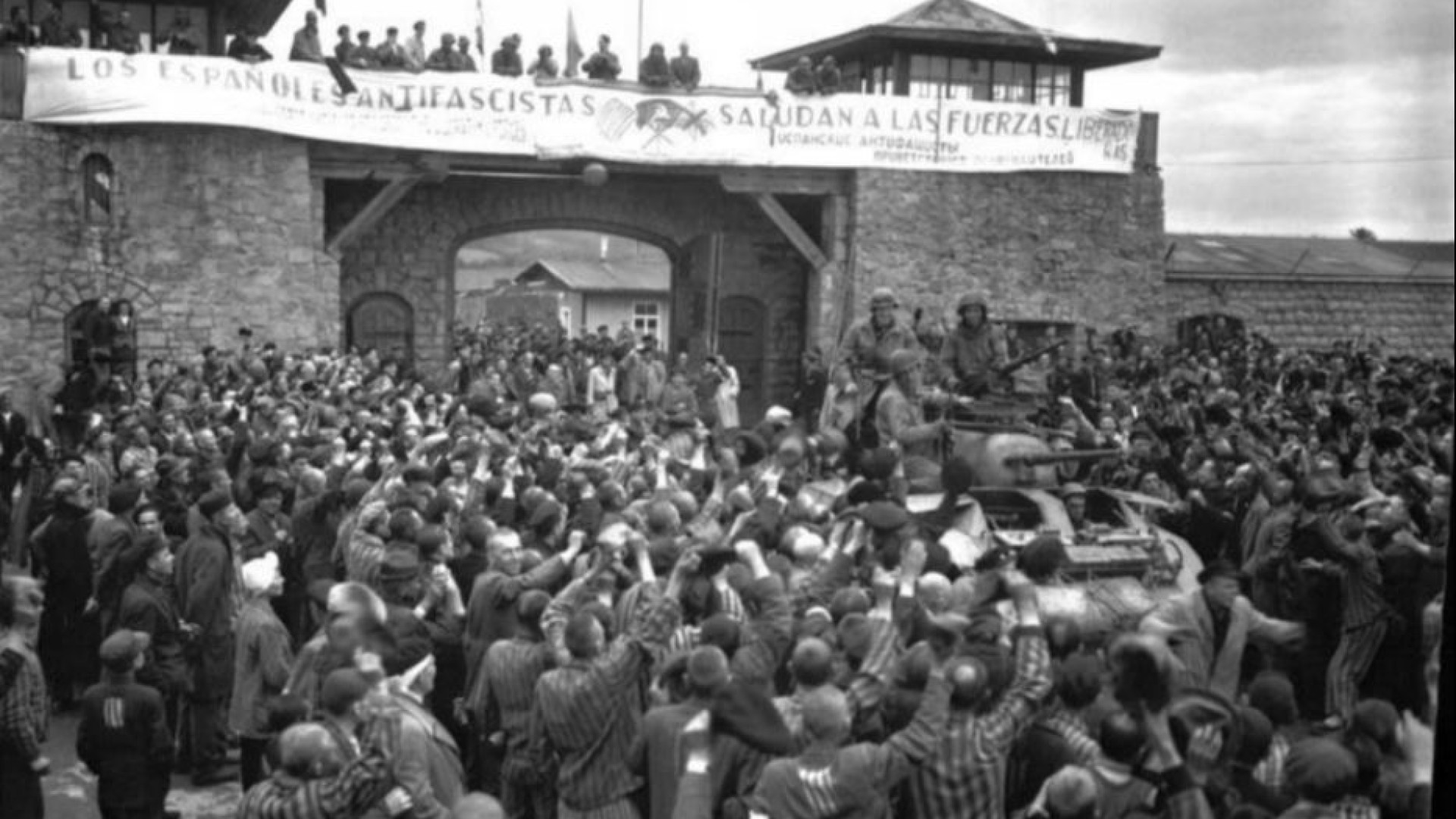 undefined | Il 5 maggio 1945 i carri dell’11ª Divisione corazzata Usa entrano nel campo di concentramento di Mauthausen dalla “Porta mongola”