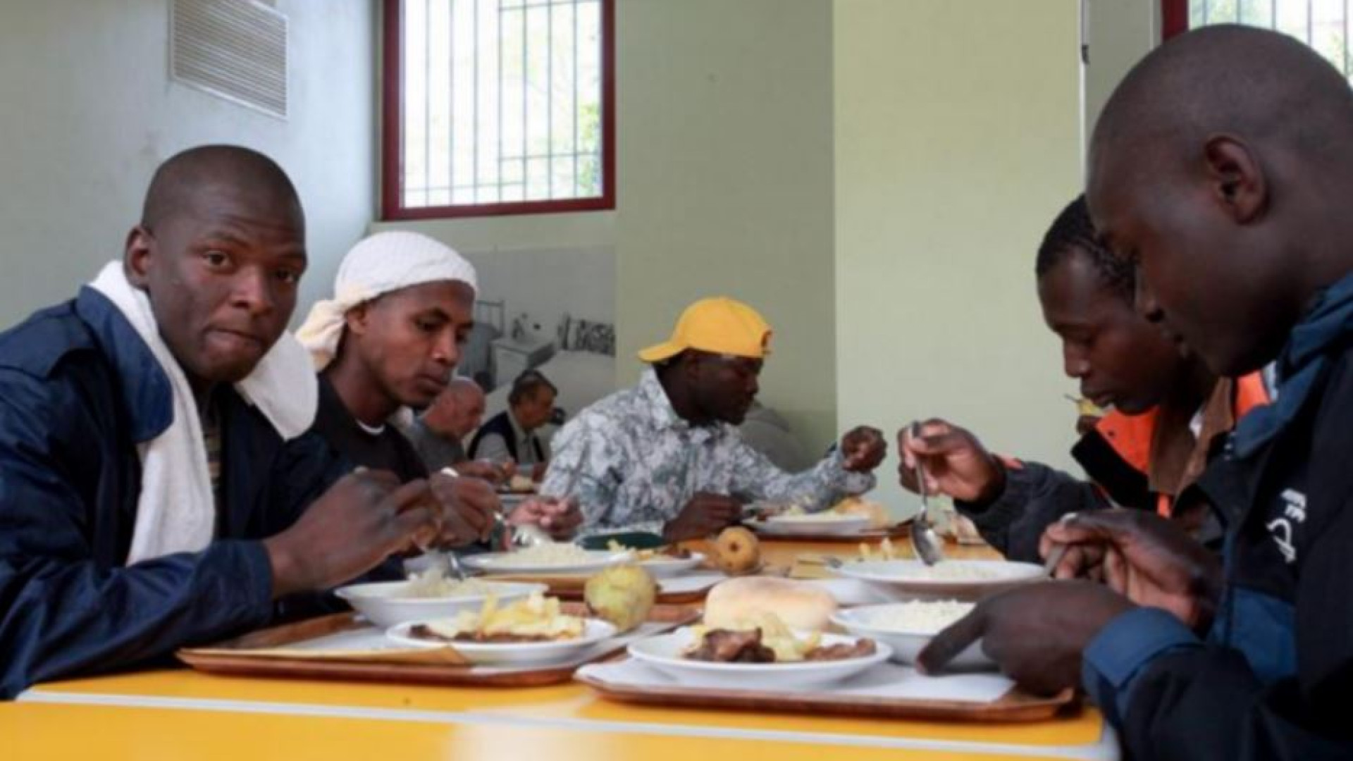 Sostegno e integrazione, così la Chiesa aiuta chi parte e chi resta