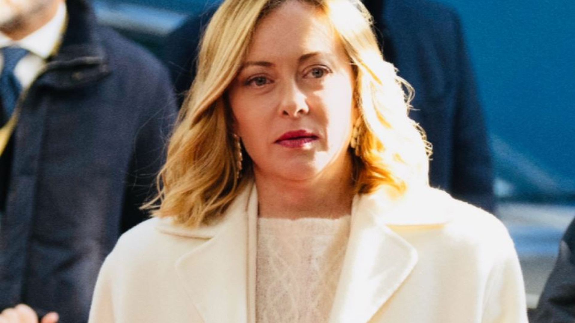 Via libera da Meloni. Truppe a Kiev, si riflette. Fallisce mediazione su Trump