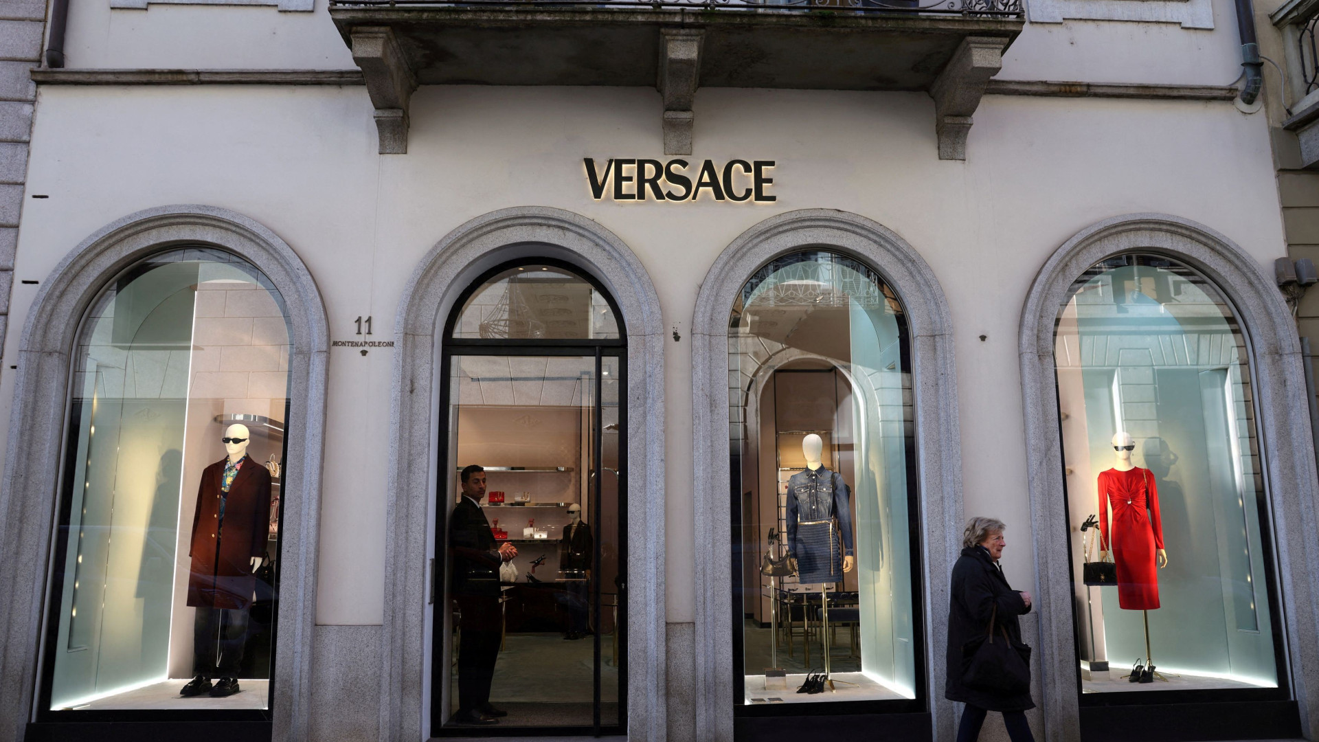 Prada pronta ad acquisire Versace e a sfidare i colossi francesi