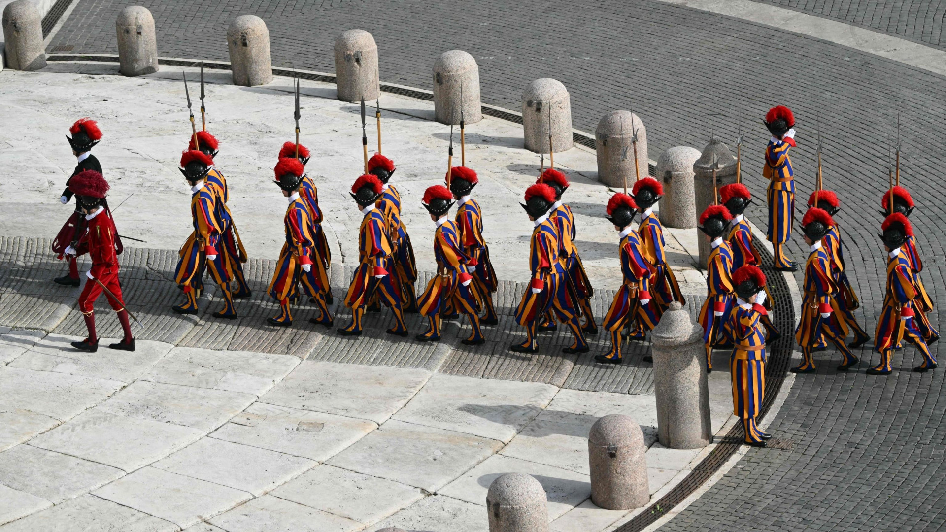 Trump, Biden, Zelensky: l'ultimatum a Kiev sbarca a san Pietro