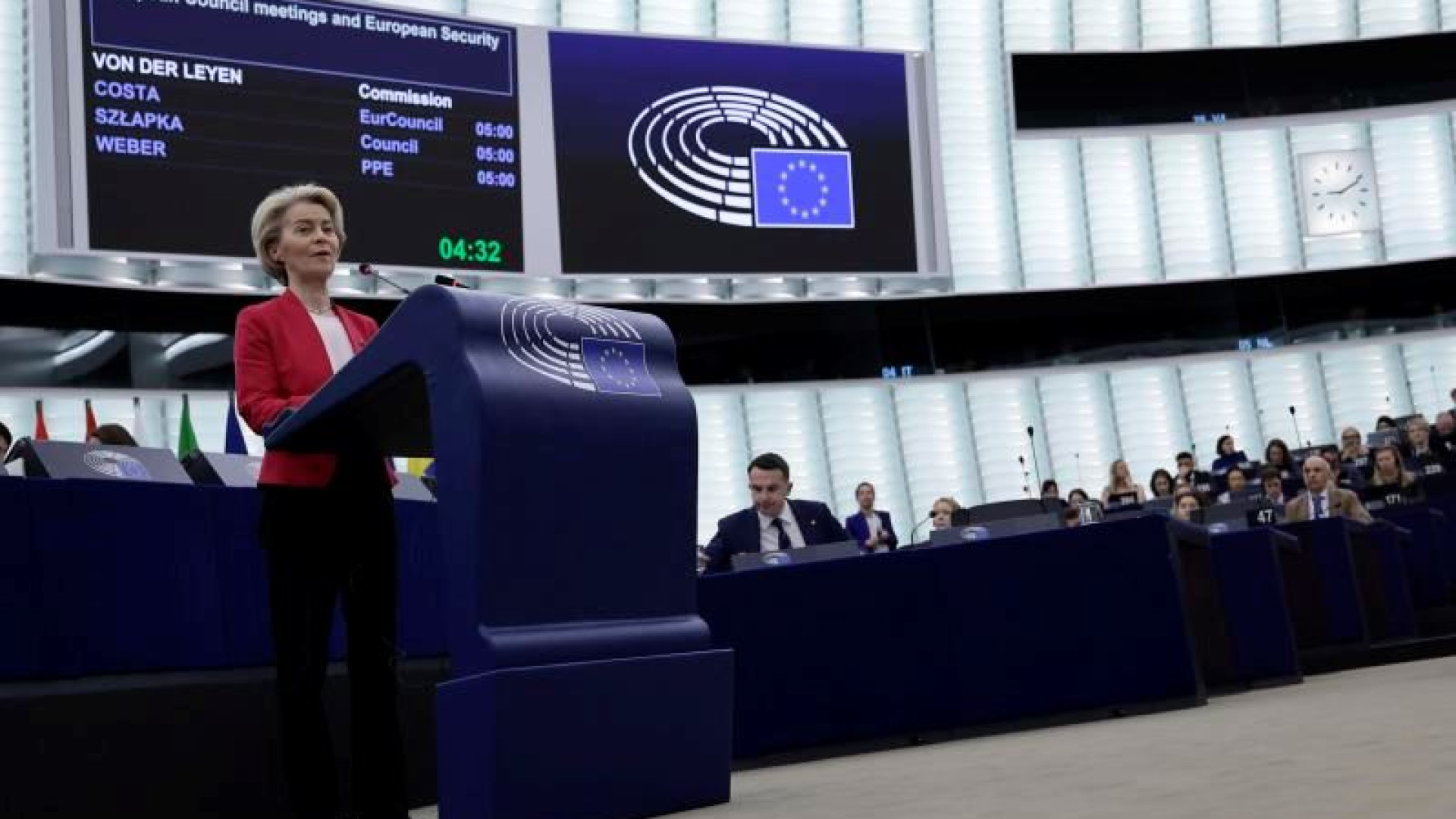 Von der Leyen spinge per il riarmo: «Putin un vicino ostile, non fidiamoci»