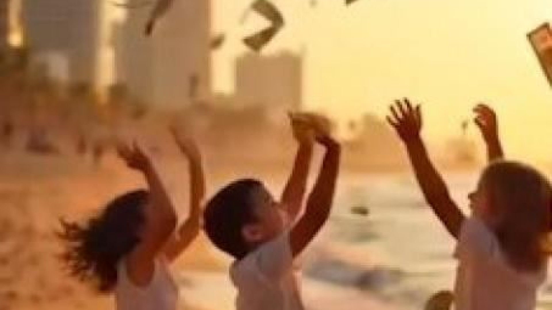 Grattacieli, oro e balli: video-choc rilanciato da Trump imbarazza il governo