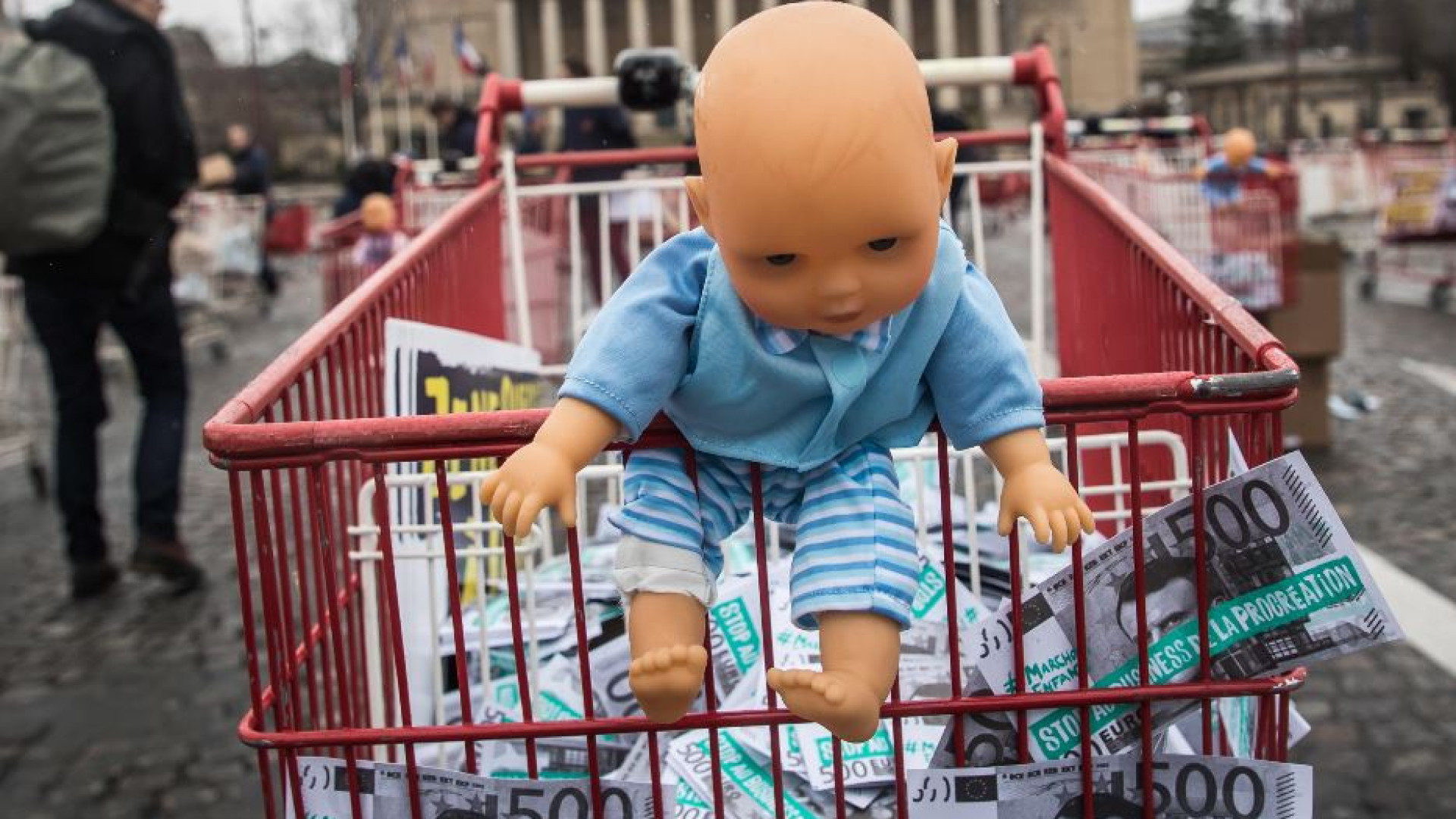 Maternità surrogata, il Parlamento Ue ci riprova